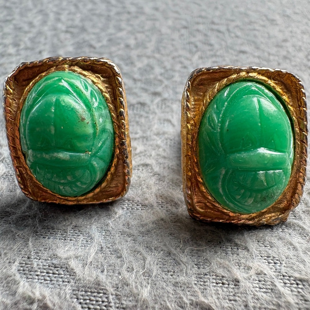 Vintage Gold Tone Green Carved Scarab Beetle Cufflinks Egyptian Revival Toggle